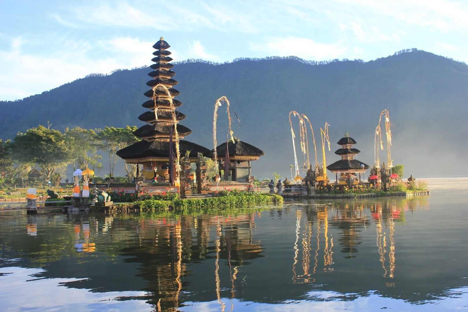 Hasil gambar untuk ulun danu bratan temple