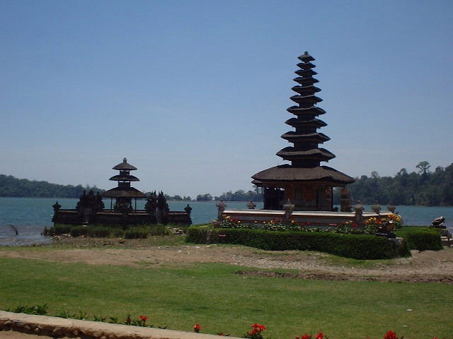 ulun_danu_2